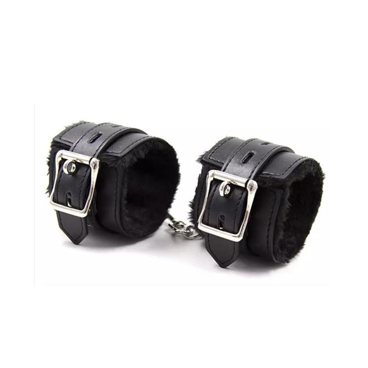 Imagen604 Esposas con cadena y mosqueton peluche Negro (S-060/Negro) - Imagen 1